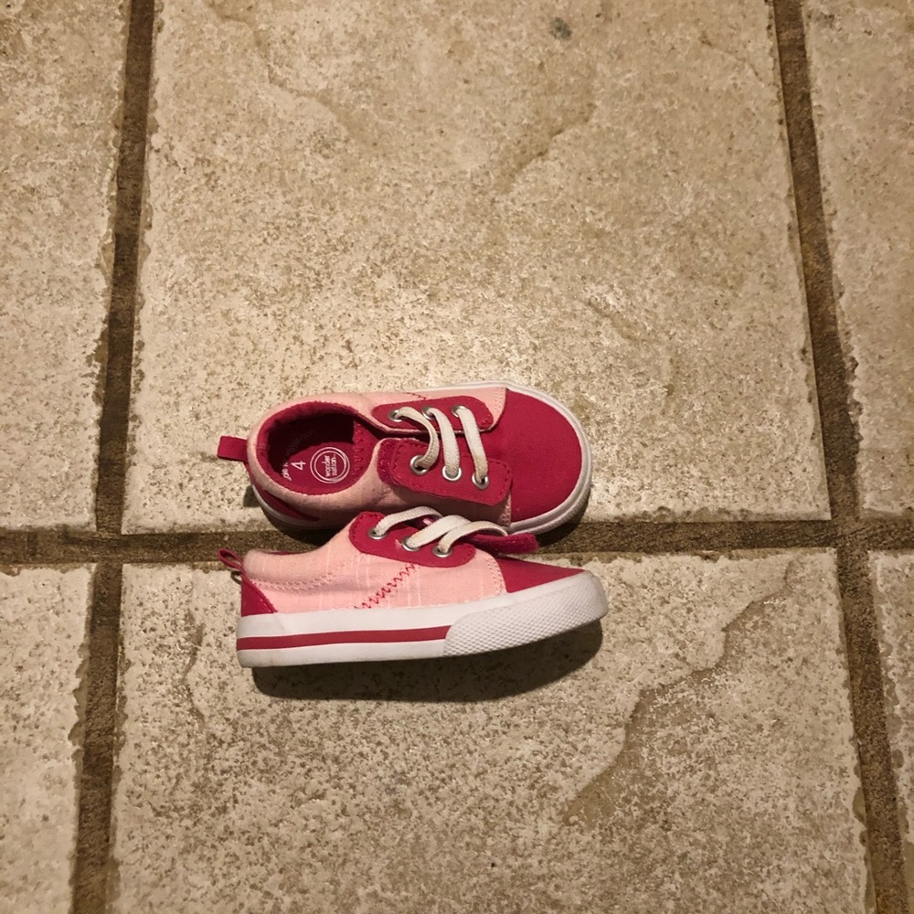 Kids shoes size 4